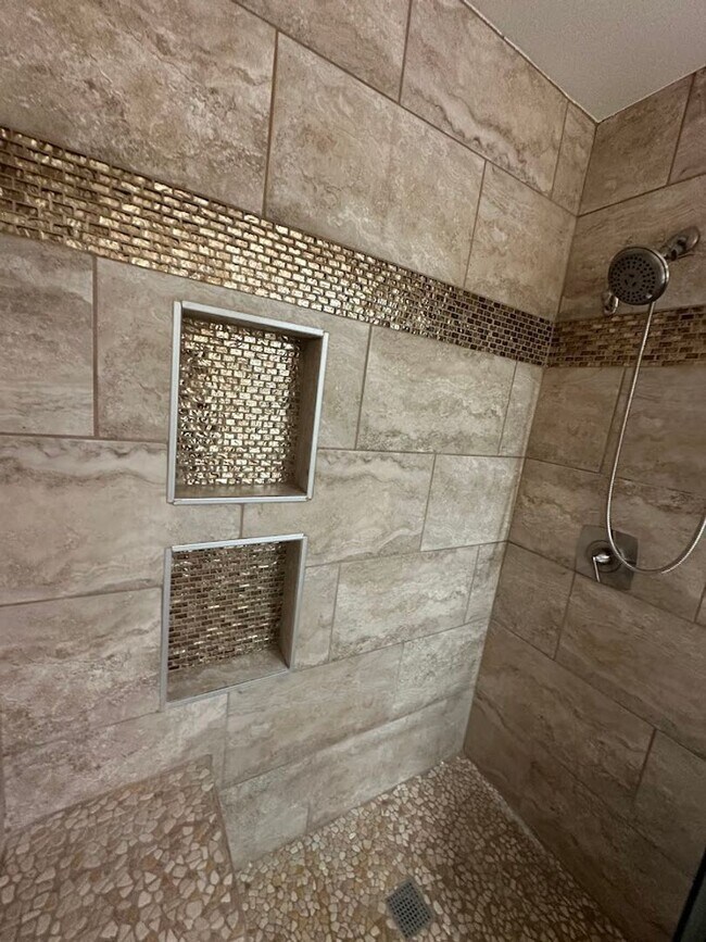 Building Photo - Gorgeous 4 bedroom Scottsdale home with POOL and 3 car garage