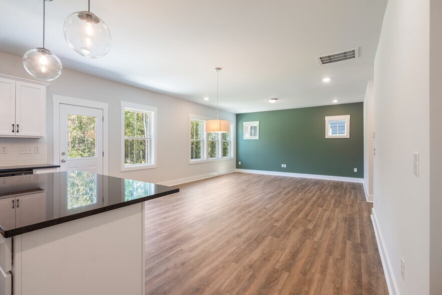 Building Photo - 125 Beacon Dr