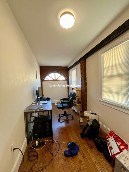 Building Photo - 32 Sumner St
