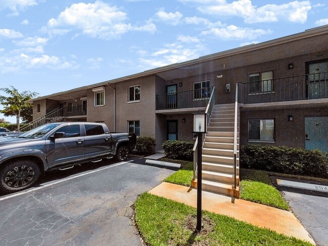 Building Photo - ** BROOK PINES ** 2 BED / 2 BATH - CONDO - LELY AREA - GREAT LOCATION - ANNUAL RENTAL