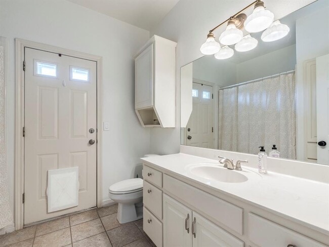 Building Photo - 22401 Briarview Dr