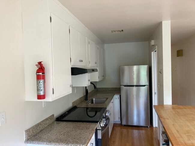 Building Photo - 1423 Walnut St