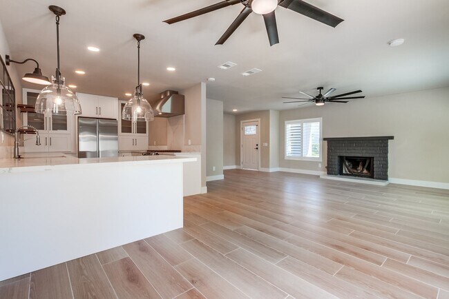 Building Photo - 1204 Palomar Pl