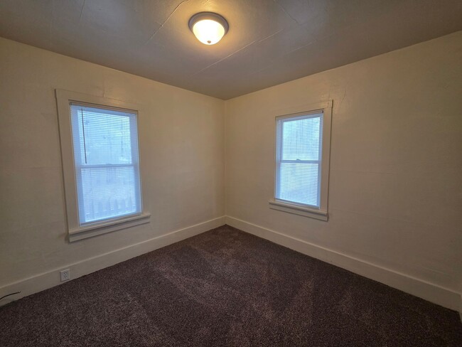 Building Photo - 216 S Mason St