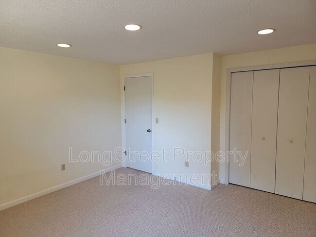 Building Photo - 3947 NW Tamarack Dr