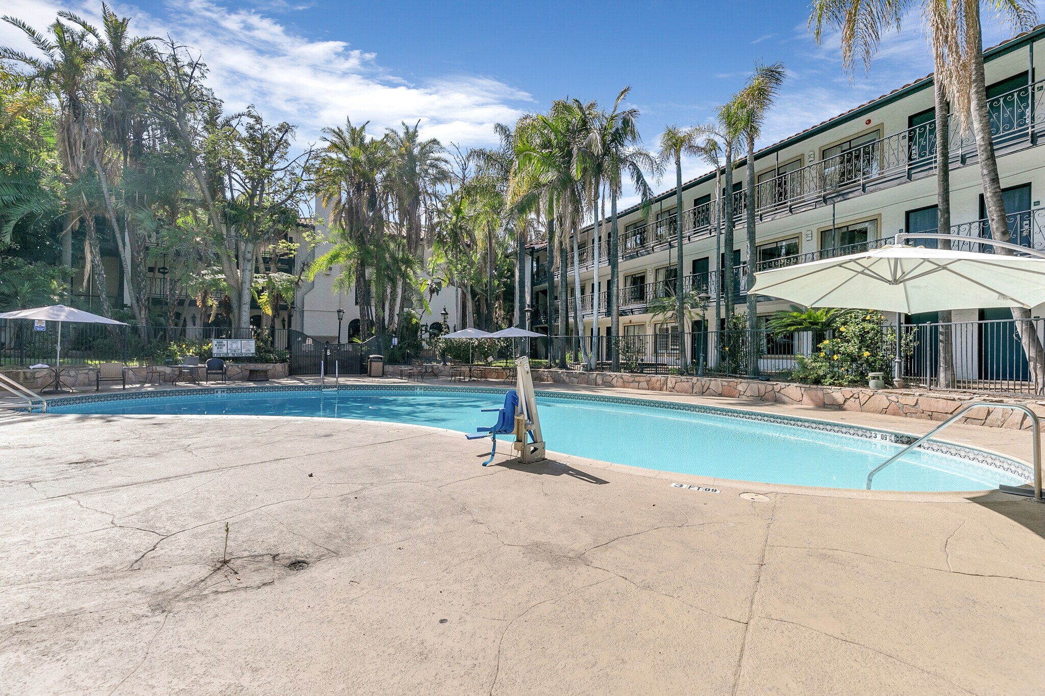 Building Photo - Vanllee