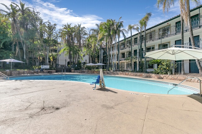 Building Photo - Vanllee