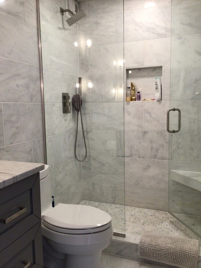 Building Photo - 1660 N La Salle Dr