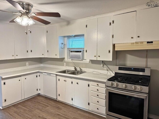 Building Photo - 2015 Polk St