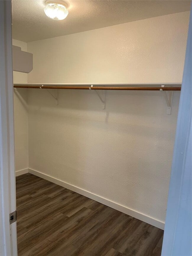 Building Photo - 304 Will Ln