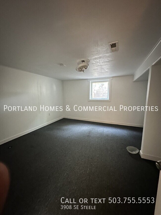 Building Photo - 3908 SE Steele-