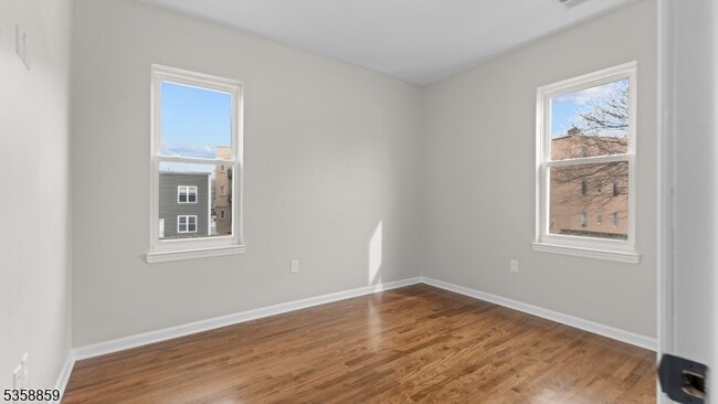 Building Photo - 178 Union Ave
