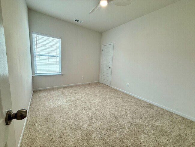 Building Photo - Beautiful New Home in Sought After Neighbo...