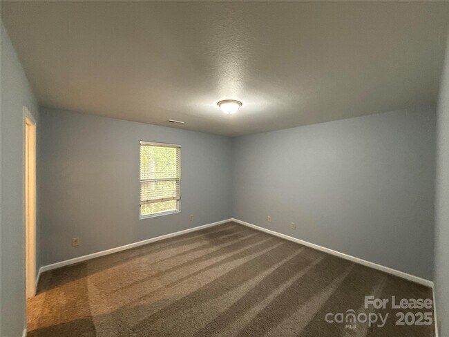 Building Photo - 2937 Royal Fern Ln