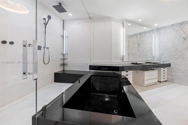 Building Photo - 18555 Collins Ave