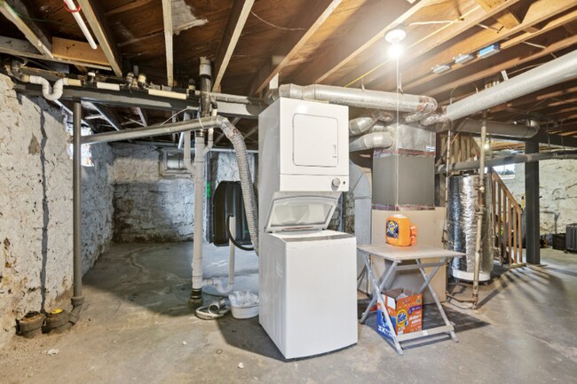 Building Photo - 7527 Madison Ave