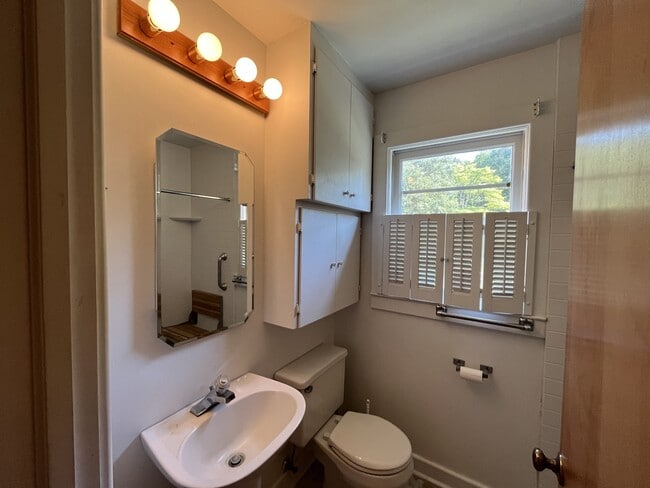 Building Photo - 3205 Bridges St