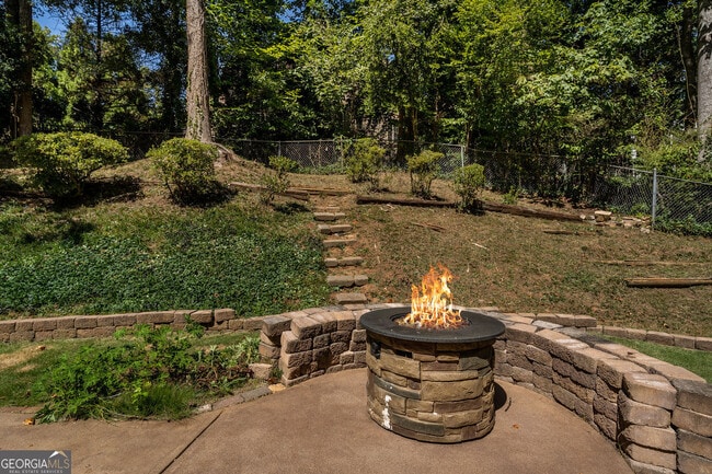 Building Photo - 1460 Valley View Rd