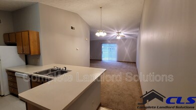 Building Photo - 554 College Ave