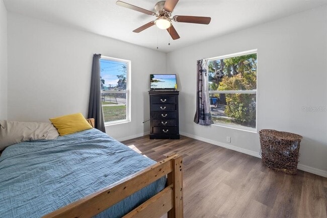 Building Photo - 1650 14th St S