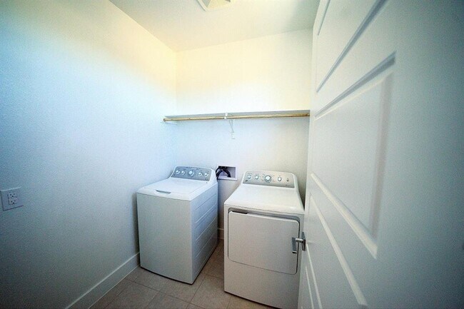 Building Photo - 162 Elisha Dr