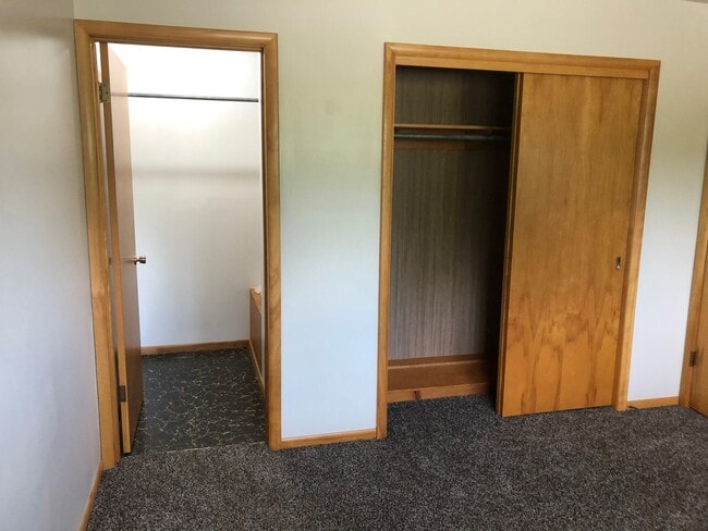 Building Photo - 3 Bed 2 Bath