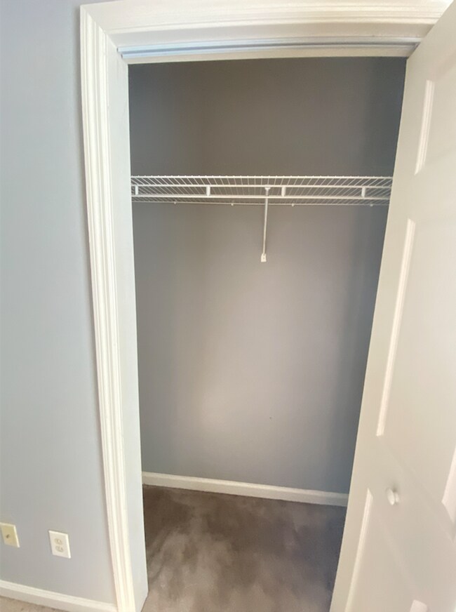 Building Photo - Northpointe Duplex Available for May!