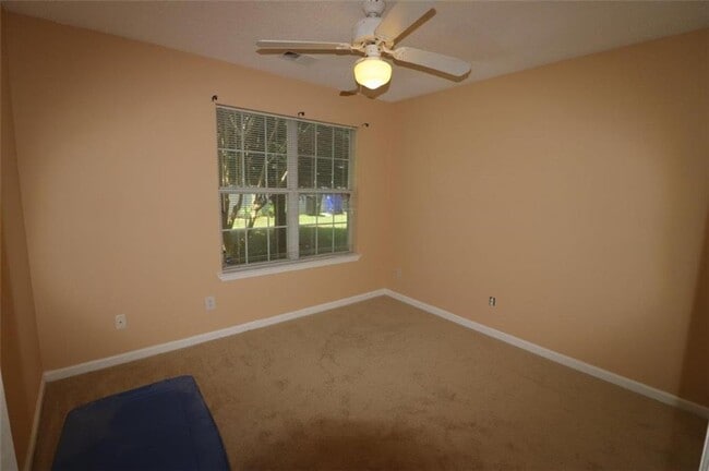 Building Photo - 160 Kent Dr