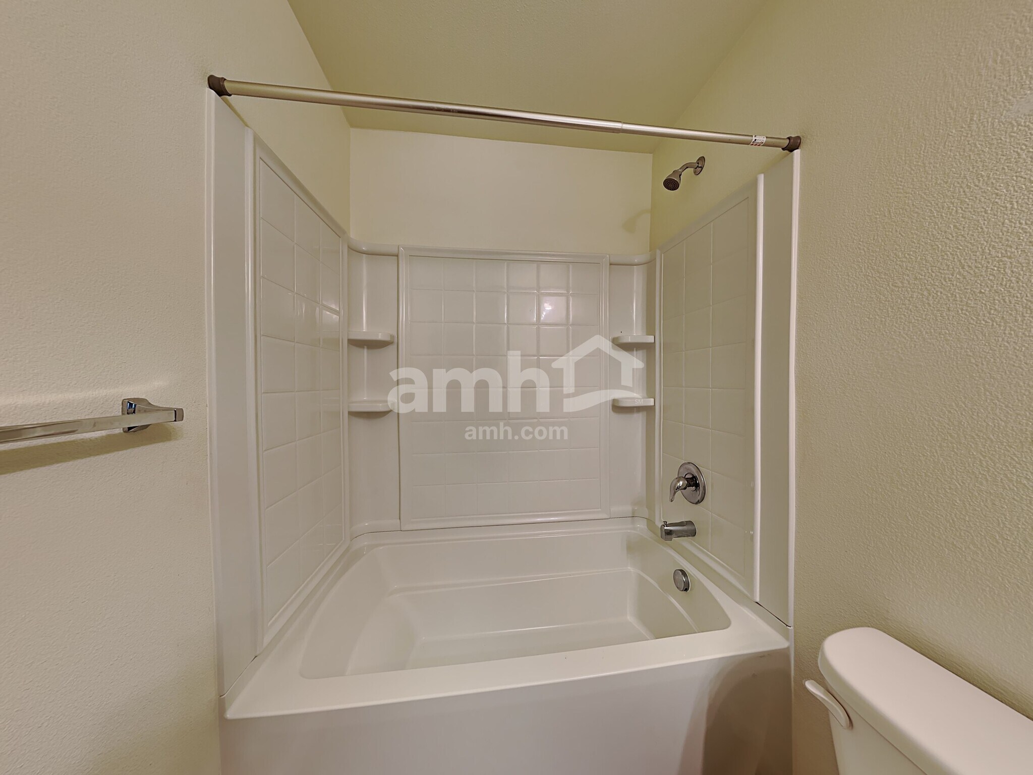 Building Photo - 2183 NW Woodland Dr