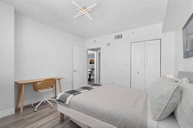 Building Photo - 610 W Las Olas Blvd