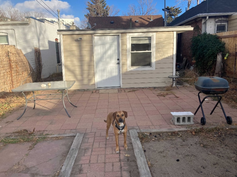 Building Photo - 831 Elati St