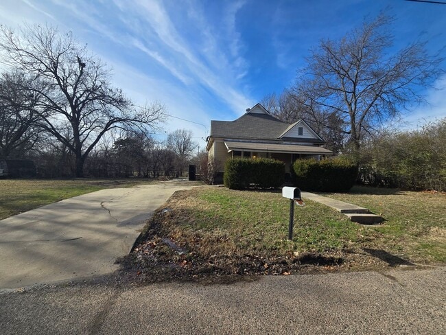 Building Photo - 2 Bed 1 Bath Home in Shawnee