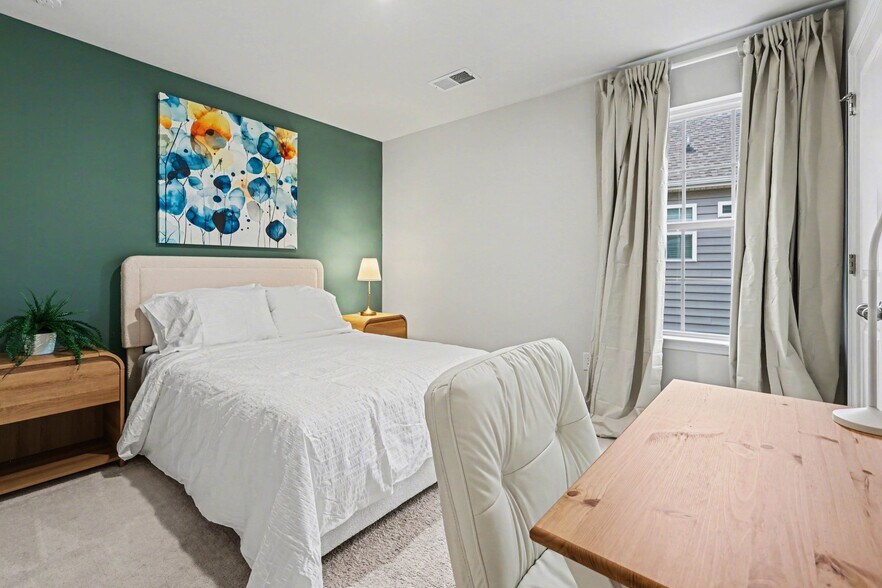 Building Photo - 15216 Lake Ridge Rd