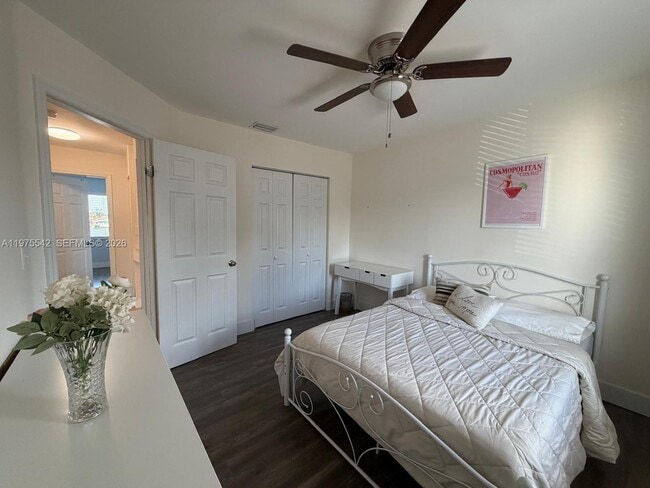 Building Photo - 2603 W 60th Pl