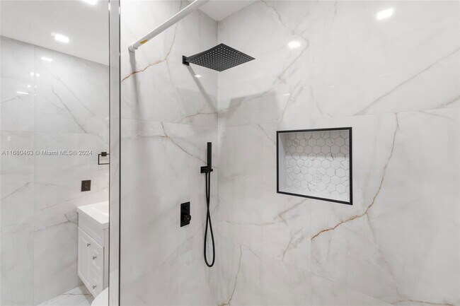 Building Photo - Winged Foot Drive, Hialeah, FL 33015 - 4 BR 3 BA house