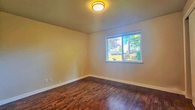Building Photo - Beautifully Remodeled 3 Bed 2 Bath Rambler...