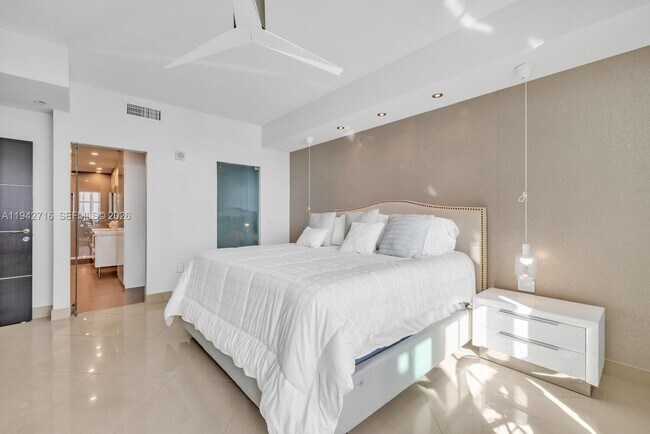 Building Photo - 3340 NE 190th St