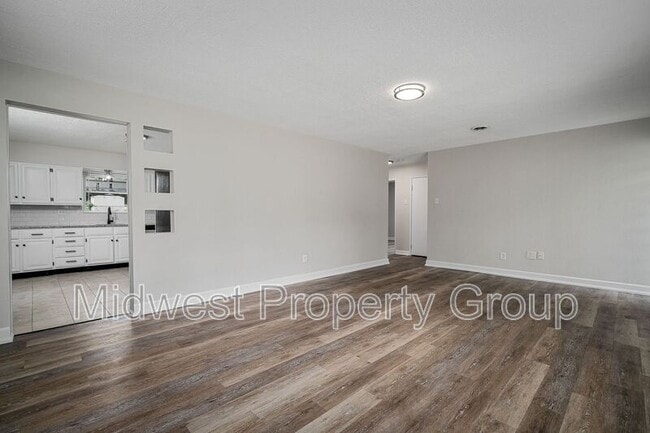 Building Photo - 7 St George Ct