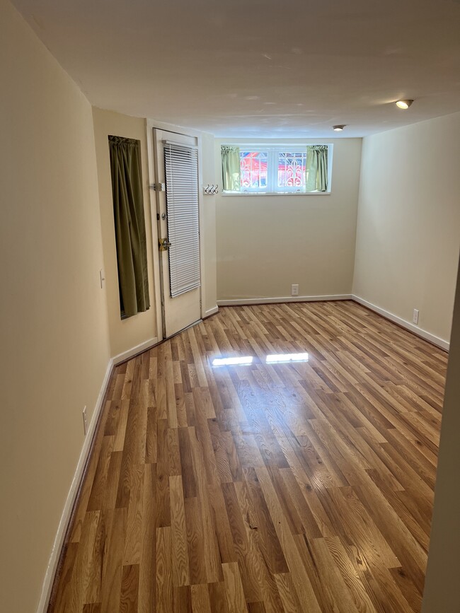 Building Photo - 1825 Swann St NW