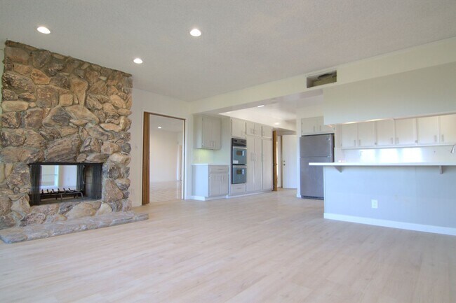 Building Photo - 22503 Charlestown Dr