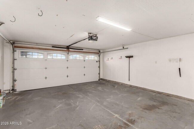 Building Photo - 2003 N Los Arboles Ct