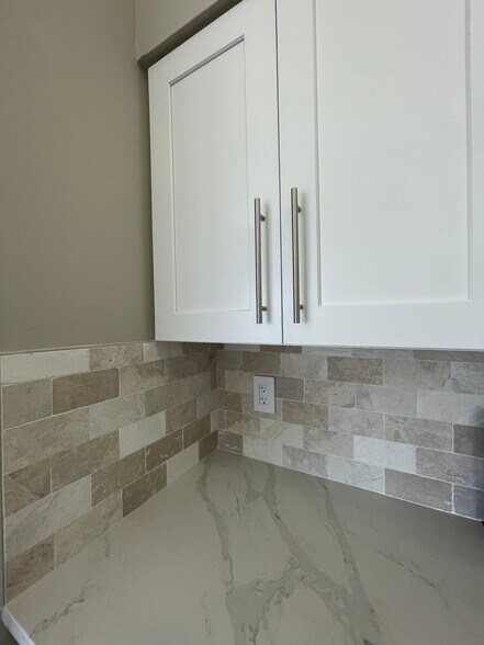 Building Photo - 2850 N Oakland Forest Dr