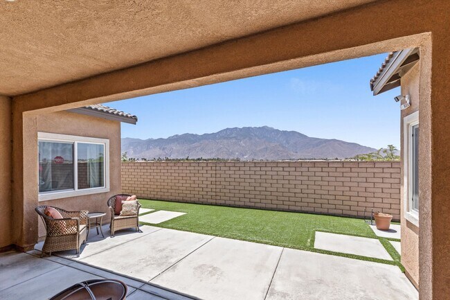 Building Photo - Elegant Corner-Lot Home in the Verano Comm...