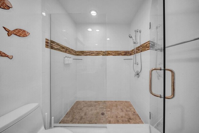 Building Photo - 555 S Gulf Dr