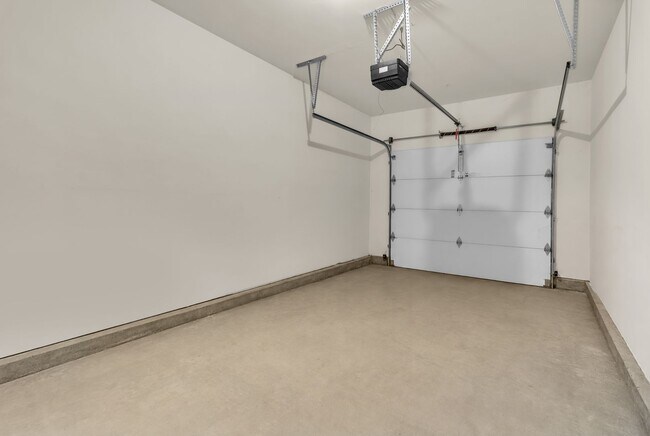 Building Photo - 10 Clearwater Cove