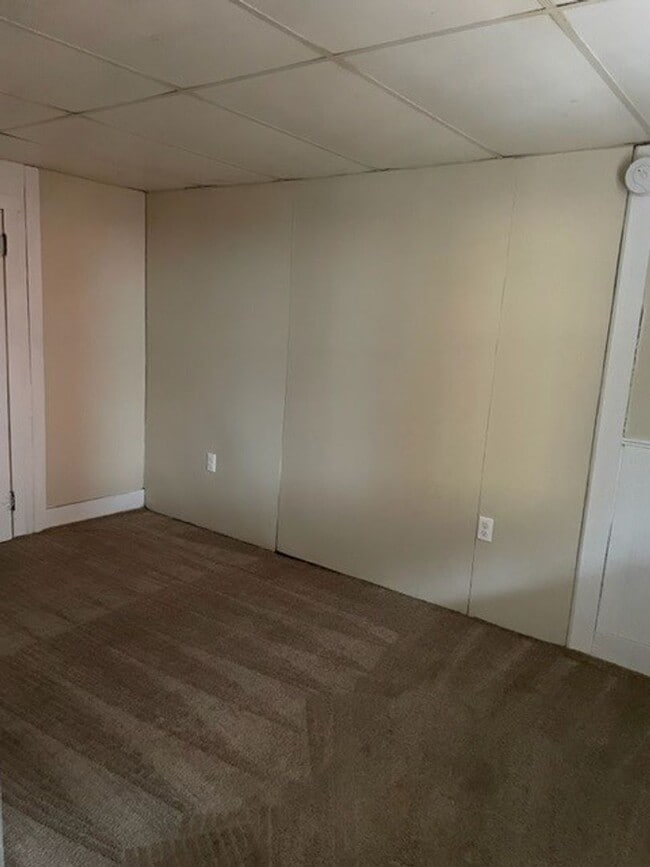 Building Photo - 2nd Floor 1 Bedroom 1 Bathroom Apartment F...