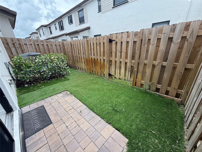 Building Photo - 218 SW 159th Dr