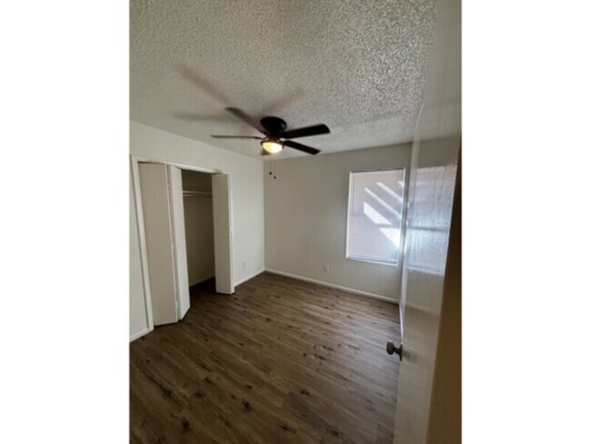 Building Photo - 2 bedroom 1 bath newly remodeled