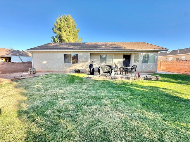 Building Photo - Charming 3 Bed, 2 Bath Home!