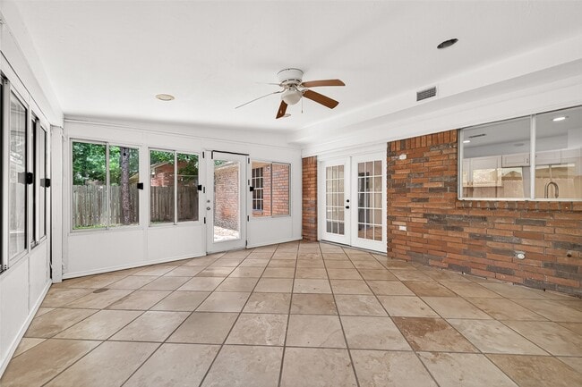 Building Photo - 42 Rockridge Dr